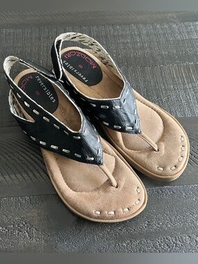 Modzori Feena Women’s Reversible Low-Wedge Sandal Flip for Two Looks Size 8